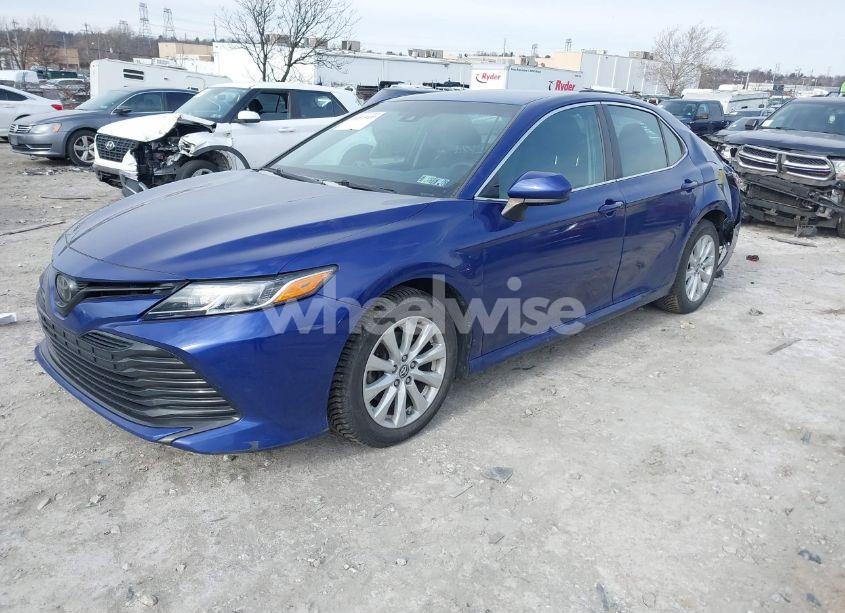 Photo 2 of 2018 Toyota Camry LE (VIN 4T1B11HK8JU566155)