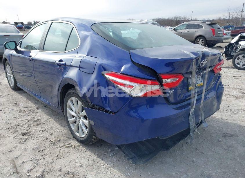 Photo 6 of 2018 Toyota Camry LE (VIN 4T1B11HK8JU566155)