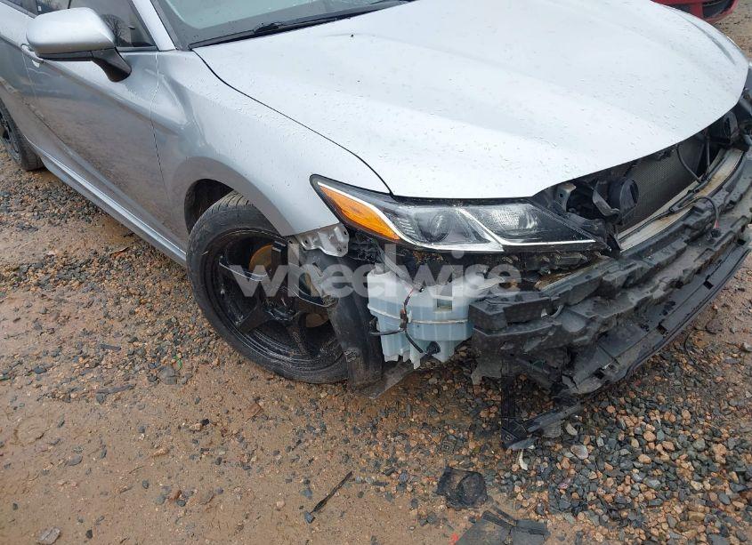 Photo 18 of 2018 Toyota Camry SE (VIN 4T1B11HK8JU566804)