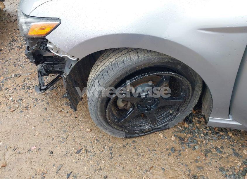 Photo 19 of 2018 Toyota Camry SE (VIN 4T1B11HK8JU566804)