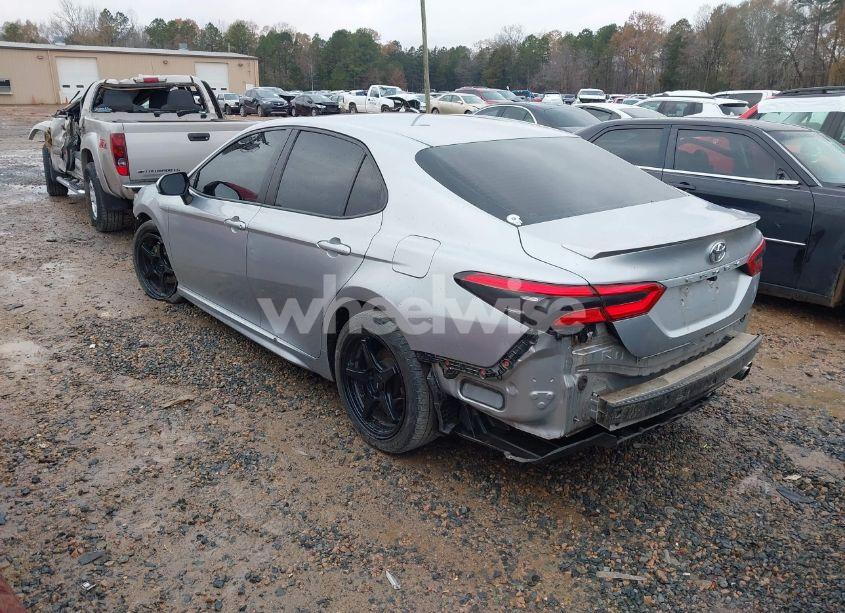 Photo 3 of 2018 Toyota Camry SE (VIN 4T1B11HK8JU566804)