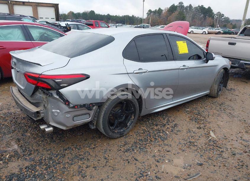 Photo 4 of 2018 Toyota Camry SE (VIN 4T1B11HK8JU566804)