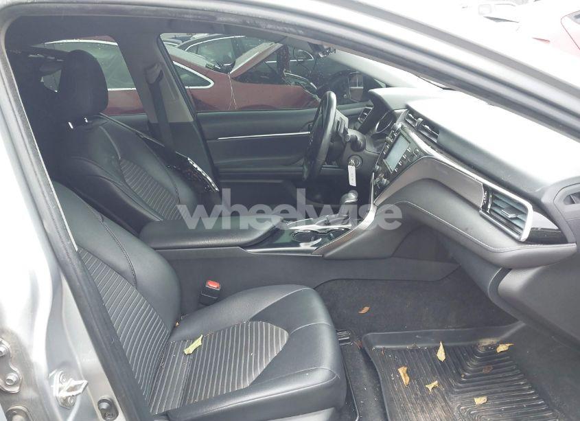 Photo 5 of 2018 Toyota Camry SE (VIN 4T1B11HK8JU566804)