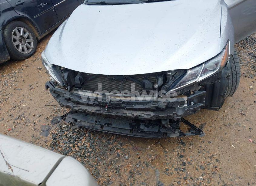 Photo 6 of 2018 Toyota Camry SE (VIN 4T1B11HK8JU566804)