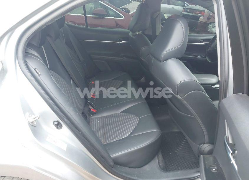 Photo 8 of 2018 Toyota Camry SE (VIN 4T1B11HK8JU566804)