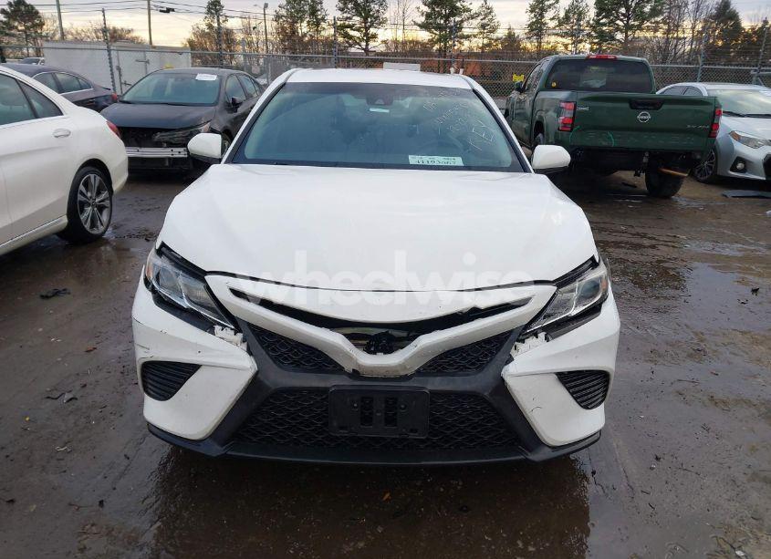 Photo 13 of 2018 Toyota Camry SE (VIN 4T1B11HK8JU595803)
