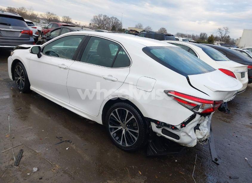 Photo 3 of 2018 Toyota Camry SE (VIN 4T1B11HK8JU595803)