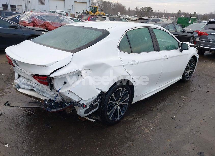 Photo 4 of 2018 Toyota Camry SE (VIN 4T1B11HK8JU595803)