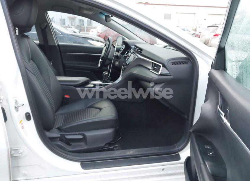 Photo 5 of 2018 Toyota Camry SE (VIN 4T1B11HK8JU595803)