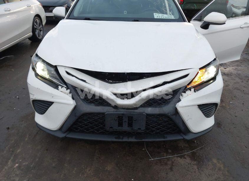 Photo 6 of 2018 Toyota Camry SE (VIN 4T1B11HK8JU595803)