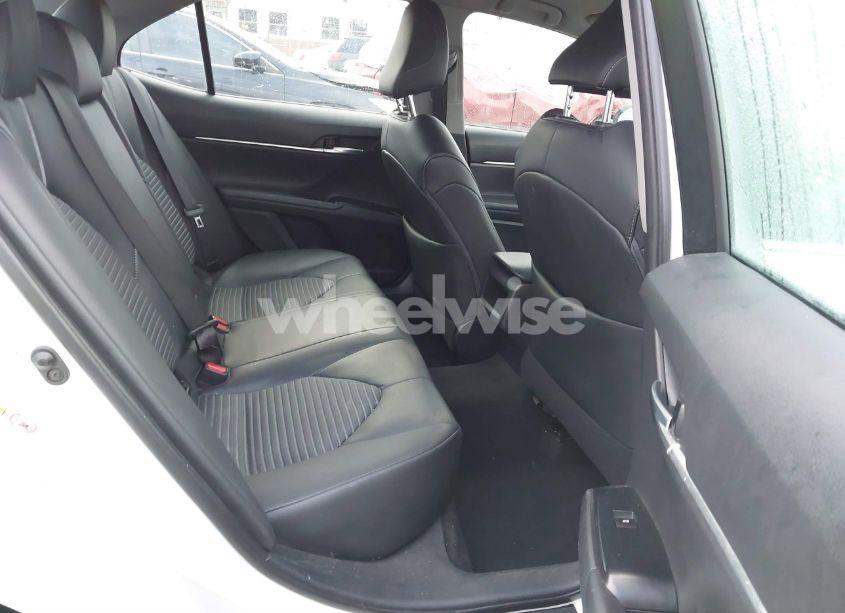 Photo 8 of 2018 Toyota Camry SE (VIN 4T1B11HK8JU595803)