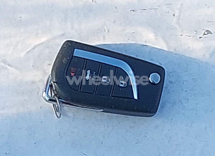 Photo 11 of 2018 Toyota Camry SE (VIN 4T1B11HK8JU602300)