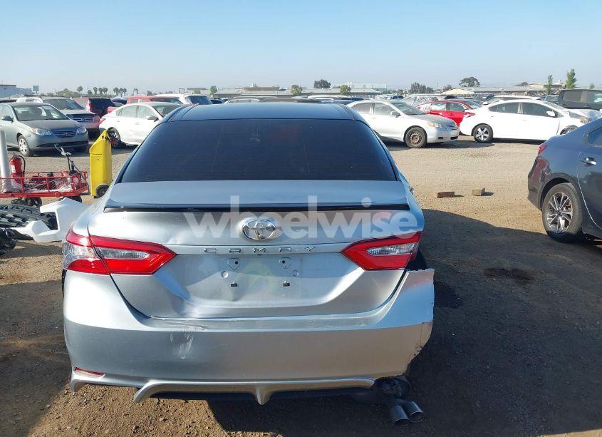 Photo 16 of 2018 Toyota Camry SE (VIN 4T1B11HK8JU602300)