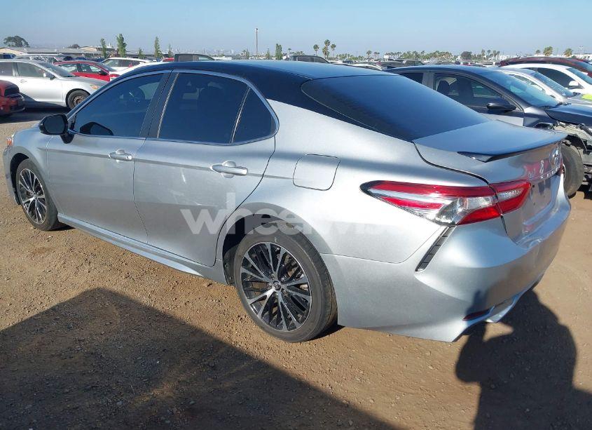 Photo 3 of 2018 Toyota Camry SE (VIN 4T1B11HK8JU602300)