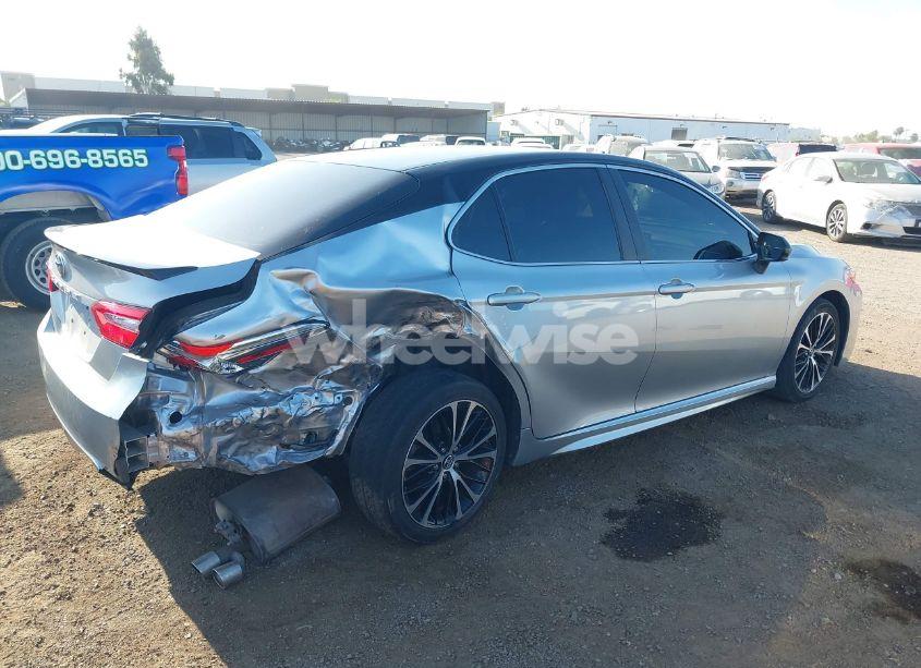 Photo 4 of 2018 Toyota Camry SE (VIN 4T1B11HK8JU602300)