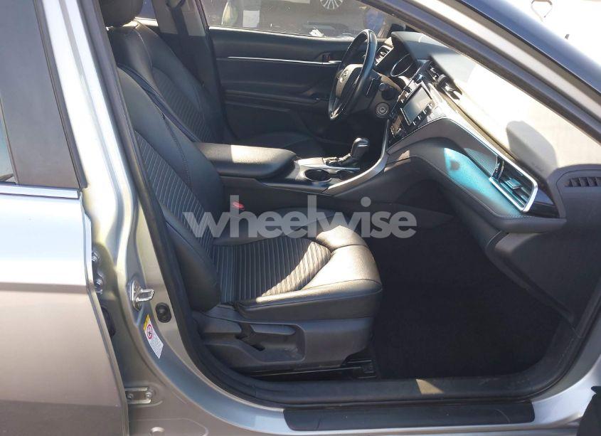 Photo 5 of 2018 Toyota Camry SE (VIN 4T1B11HK8JU602300)