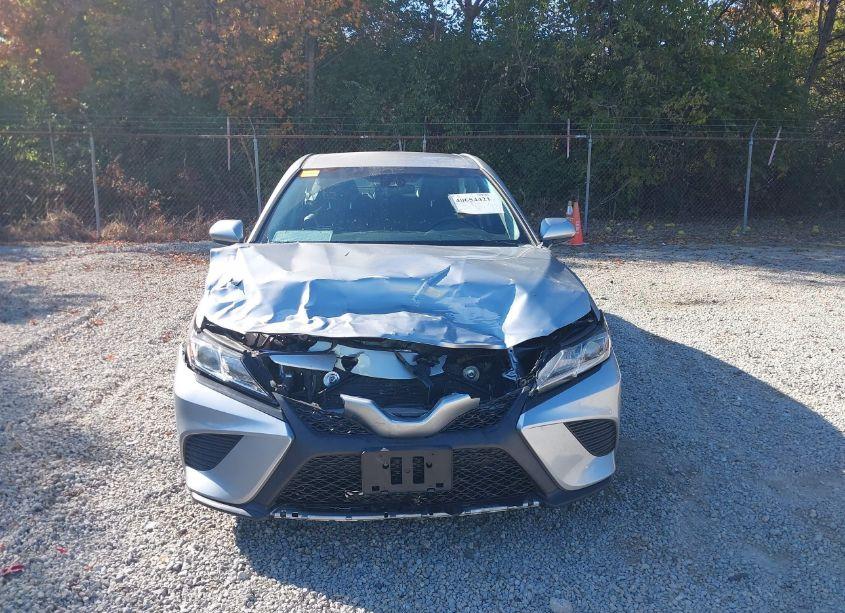 Photo 13 of 2018 Toyota Camry SE (VIN 4T1B11HK8JU605892)