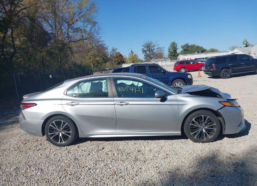 Photo 14 of 2018 Toyota Camry SE (VIN 4T1B11HK8JU605892)