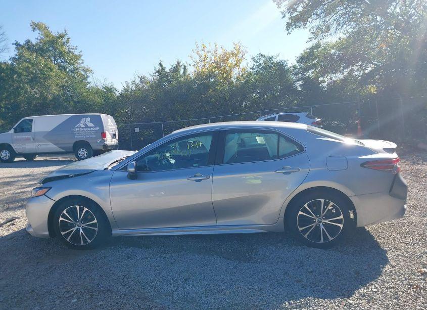 Photo 15 of 2018 Toyota Camry SE (VIN 4T1B11HK8JU605892)