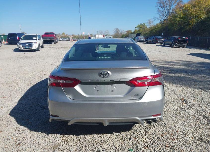 Photo 17 of 2018 Toyota Camry SE (VIN 4T1B11HK8JU605892)