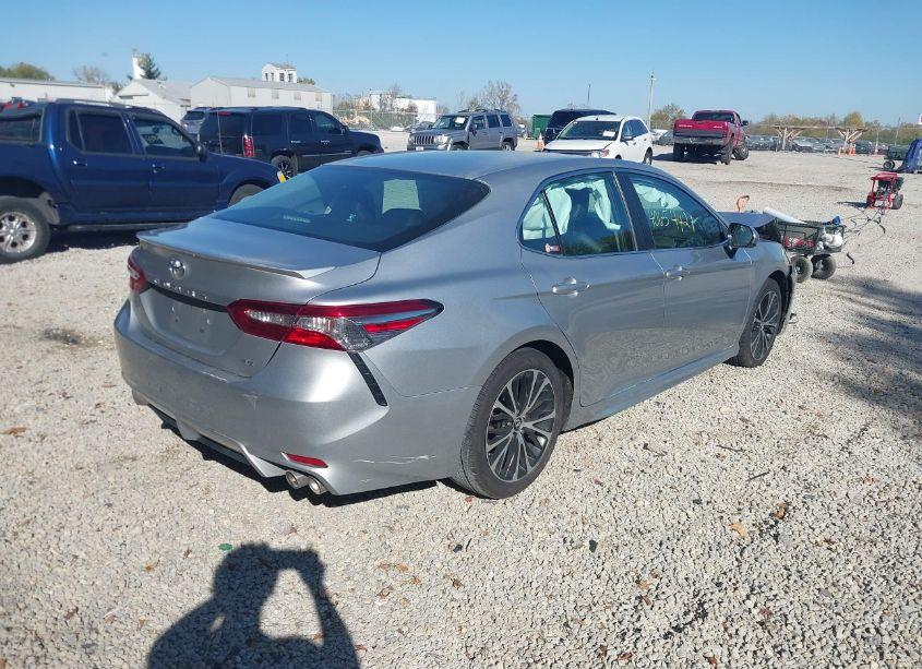 Photo 4 of 2018 Toyota Camry SE (VIN 4T1B11HK8JU605892)