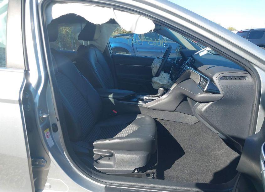 Photo 5 of 2018 Toyota Camry SE (VIN 4T1B11HK8JU605892)