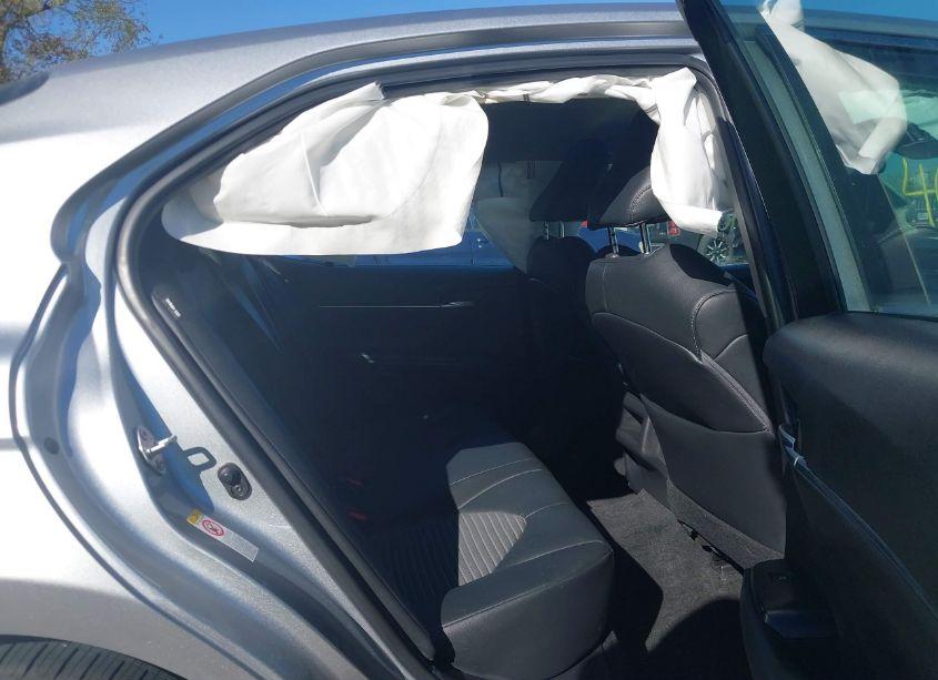 Photo 8 of 2018 Toyota Camry SE (VIN 4T1B11HK8JU605892)