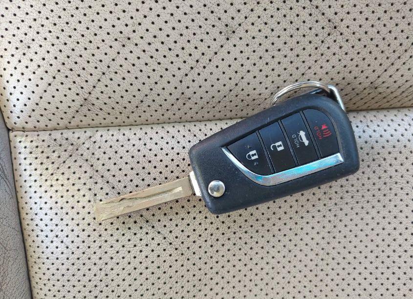 Photo 11 of 2018 Toyota Camry SE (VIN 4T1B11HK8JU617623)