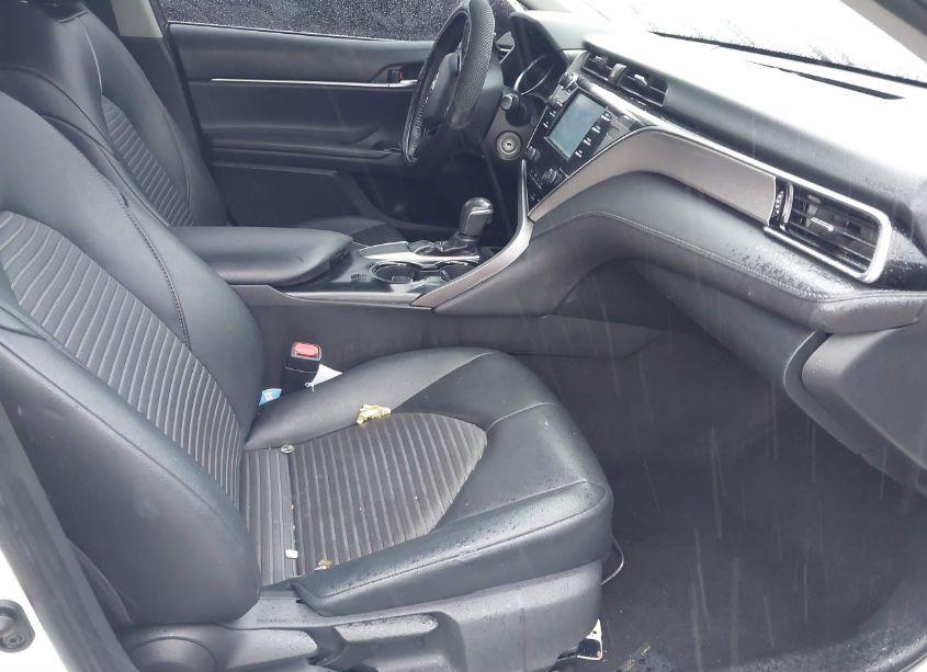 Photo 5 of 2018 Toyota Camry SE (VIN 4T1B11HK8JU617623)