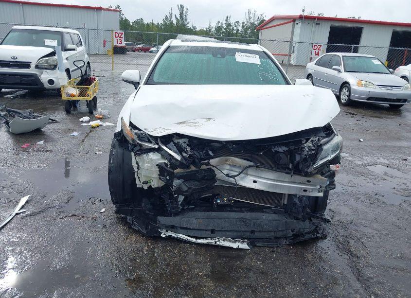 Photo 6 of 2018 Toyota Camry SE (VIN 4T1B11HK8JU617623)