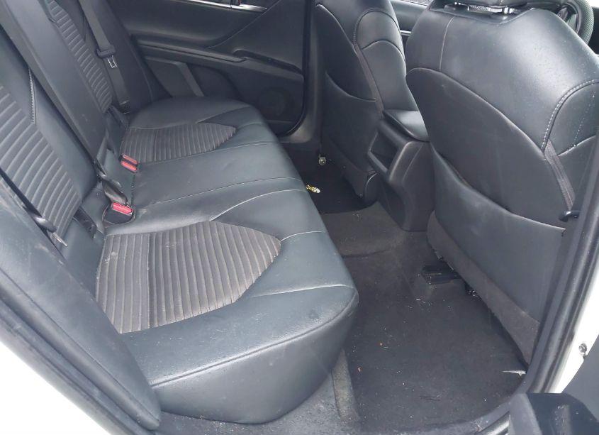 Photo 8 of 2018 Toyota Camry SE (VIN 4T1B11HK8JU617623)