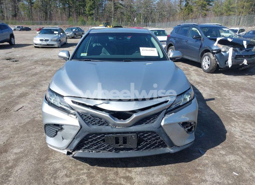 Photo 12 of 2018 Toyota Camry SE (VIN 4T1B11HK8JU625480)