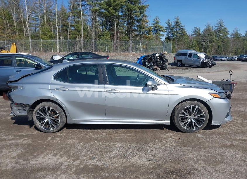 Photo 13 of 2018 Toyota Camry SE (VIN 4T1B11HK8JU625480)