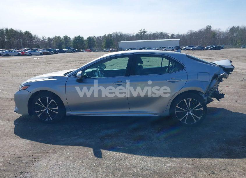 Photo 14 of 2018 Toyota Camry SE (VIN 4T1B11HK8JU625480)