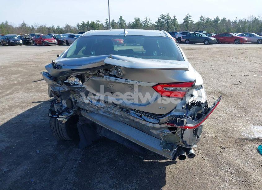 Photo 16 of 2018 Toyota Camry SE (VIN 4T1B11HK8JU625480)