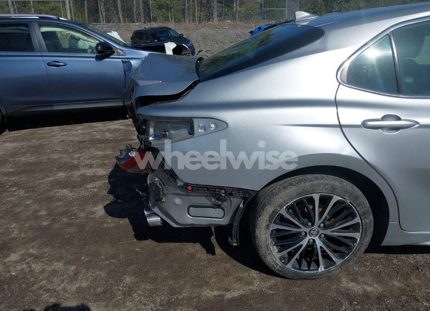 Photo 18 of 2018 Toyota Camry SE (VIN 4T1B11HK8JU625480)