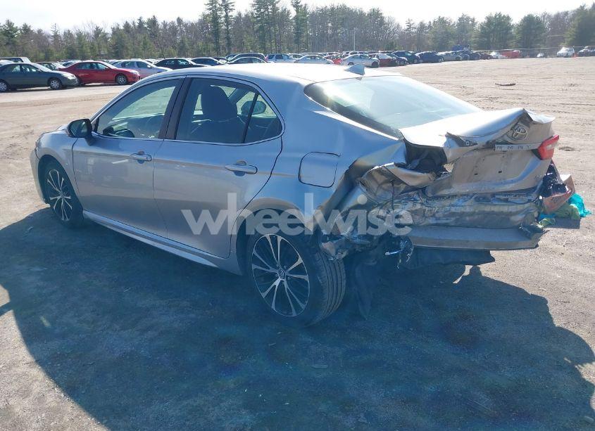 Photo 3 of 2018 Toyota Camry SE (VIN 4T1B11HK8JU625480)