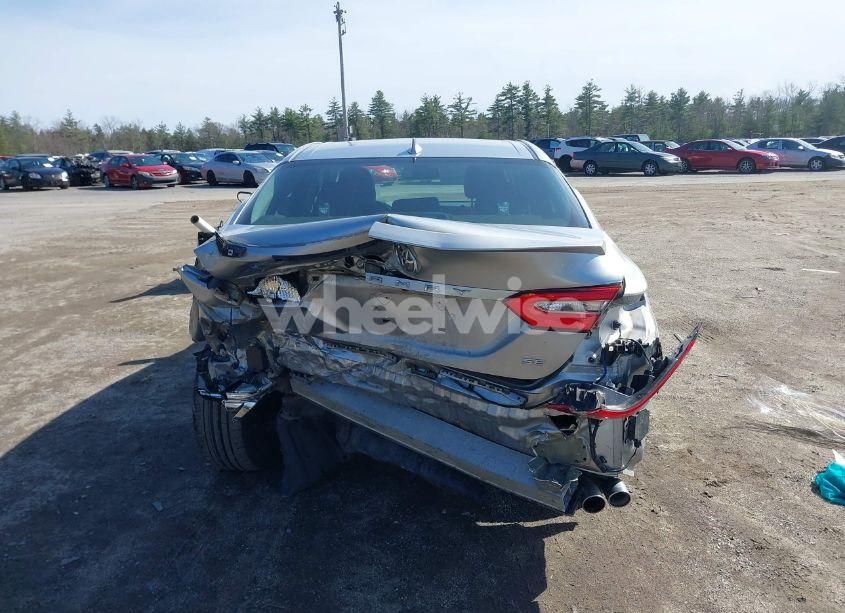 Photo 6 of 2018 Toyota Camry SE (VIN 4T1B11HK8JU625480)