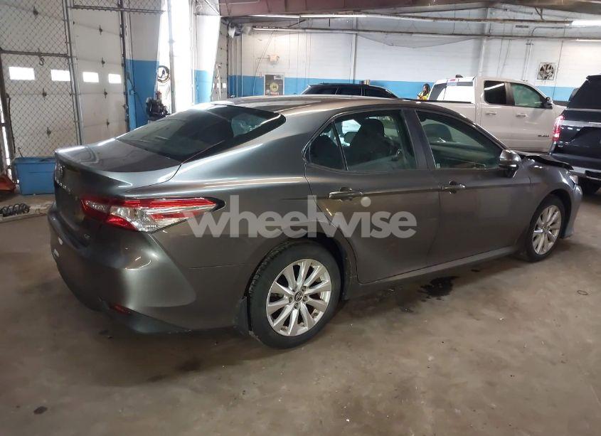 Photo 4 of 2018 Toyota Camry LE (VIN 4T1B11HK8JU627634)
