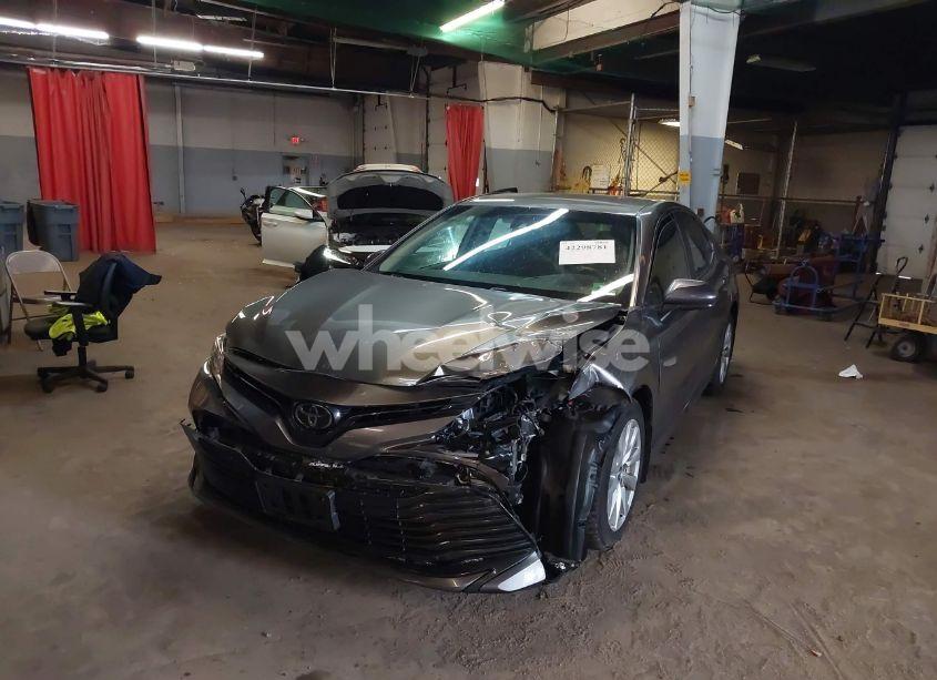 Photo 6 of 2018 Toyota Camry LE (VIN 4T1B11HK8JU627634)