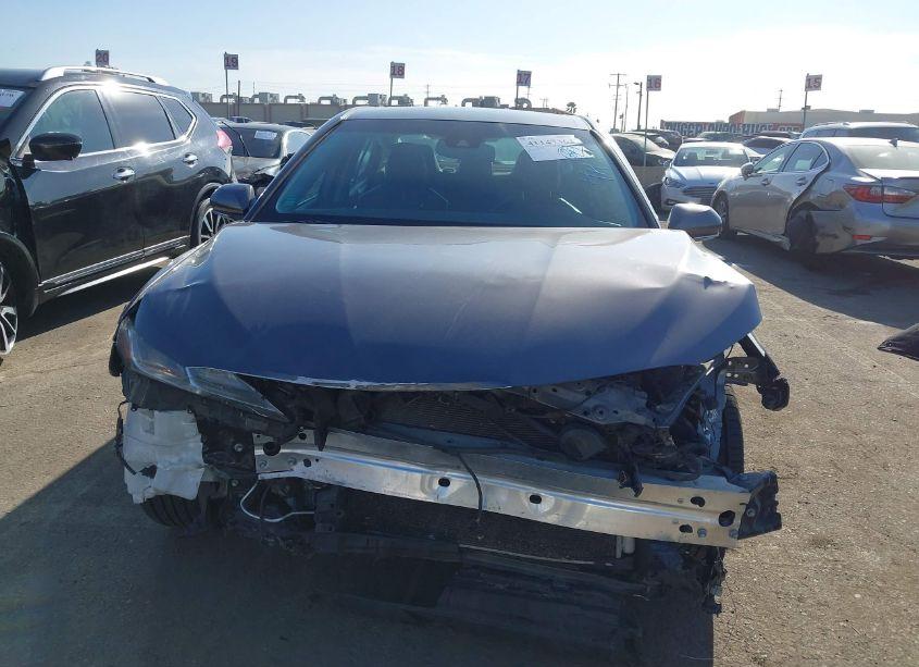 Photo 12 of 2018 Toyota Camry SE (VIN 4T1B11HK8JU645146)