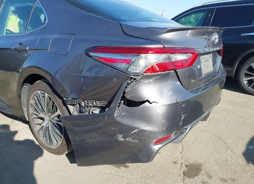 Photo 18 of 2018 Toyota Camry SE (VIN 4T1B11HK8JU645146)