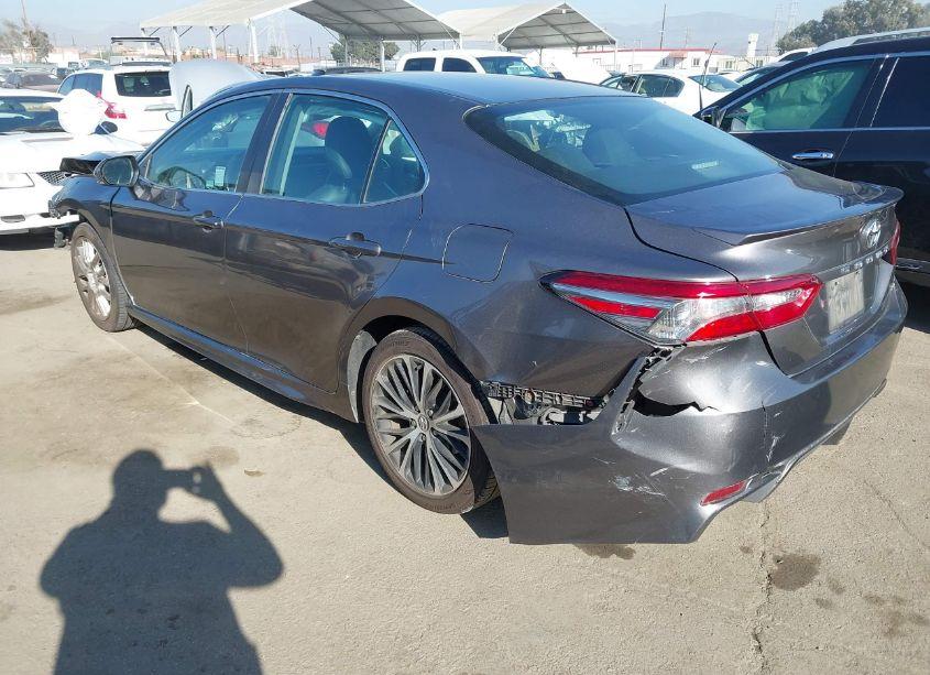 Photo 3 of 2018 Toyota Camry SE (VIN 4T1B11HK8JU645146)