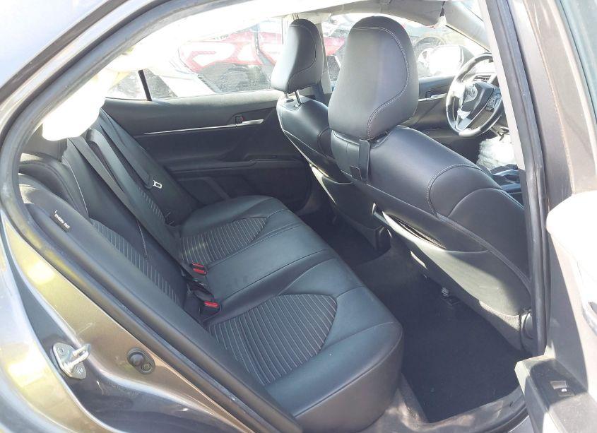 Photo 8 of 2018 Toyota Camry SE (VIN 4T1B11HK8JU645146)