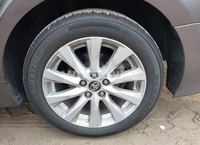 Photo 12 of 2019 Toyota Camry LE (VIN 4T1B11HK8KU166971)