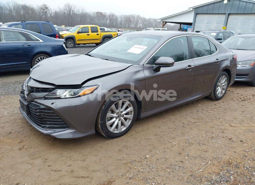 Photo 2 of 2019 Toyota Camry LE (VIN 4T1B11HK8KU166971)