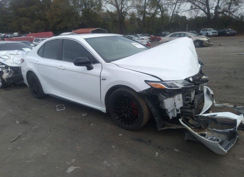 2019 Toyota Camry SE (VIN 4T1B11HK8KU167084) main photo