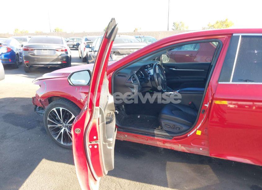 Photo 5 of 2019 Toyota Camry SE (VIN 4T1B11HK8KU174469)