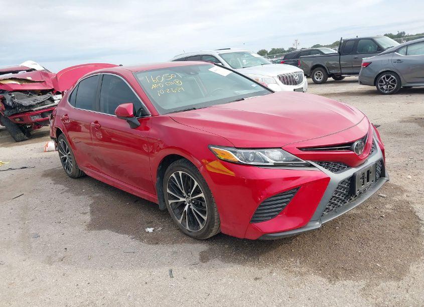 2019 Toyota Camry SE (VIN 4T1B11HK8KU177176) main photo