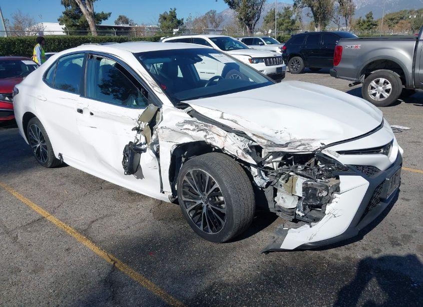 2019 Toyota Camry SE (VIN 4T1B11HK8KU178196) main photo